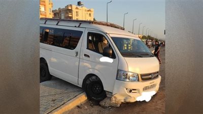 وكيل صحة البحر الاحمر يتابع حالة المصابين فى حادث تصادم طريق مطار الغردقه