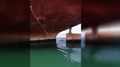 شاهد.. آخر صور للسفينة الغارقة بالمحيط الهندي قبل تحركها.. والقبطان المصري يستغيث