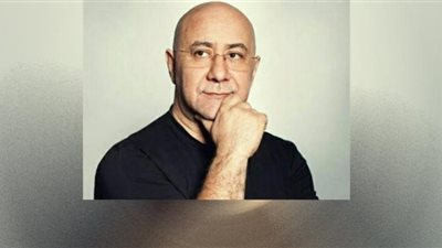 الشاعر بهاء الدين محمد يحذر شيرين: اسكتى ولا تتكلمى فوق مسرح أو لقاء