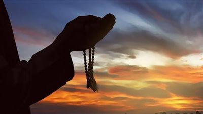 دعاء جلب الرزق: اللَّهمَّ اكفني بِحلالِكَ عن حرامِكَ وأغنِني بِفَضلِكَ عَمن سواكَ