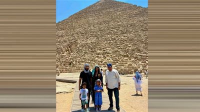 أهرامات الجيزة تستضيف المطرب الأمريكي المشهور جون ليچند وأسرته