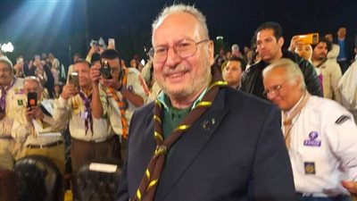 الملك أحمد فؤاد الثانى يهدى جمعية فتيان الكشافة المصرية مجموعة من المقتنيات