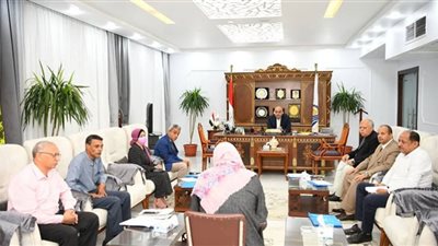 قنا: اجتماع للجنة اختيار المتقدمين لشغل الوظائف القيادية