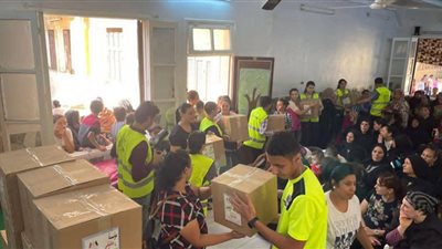 المصريون بالكويت يطلقون قوافل غذائية بأسيوط وسوهاج لدعم الوطن .. صور