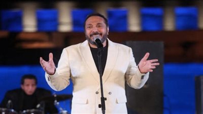 صور| علي الحجار يستحوذ على وجدان الحضور بمعبد ابيدوس