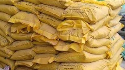ضبط 30 طن أعلاف حيوانية مجهولة المصدر