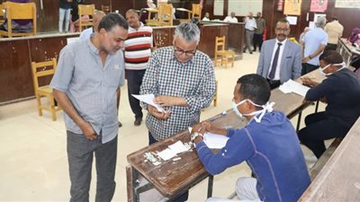 رئيس جنوب الوادي يُتابع امتحانات الدراسات بكلية التربية