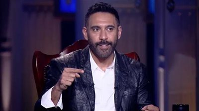 عمرو مصطفى يطلق 
