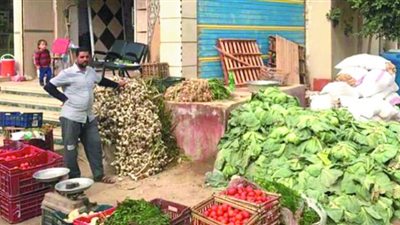 تجار الفيوم .. يحكمون قبضتهم على الأسواق