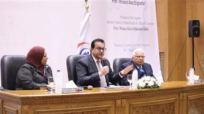 عبدالغفار يفتتح «المؤتمر السابع للأمانة العامة للصحة النفسية وعلاج الإدمان».. صور