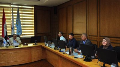 مجلس عمداء جامعة كفر الشيخ يؤكدعلي تكثيف الزيارات الطلابية للمشروعات القومية