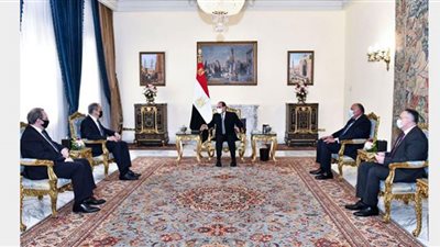 السيسي يستقبل وزير خارجية روسيا الاتحادية