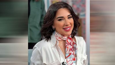 أسما شريف منير تعتمد الدانتيل الشفاف في أحدث إطلالاتها
