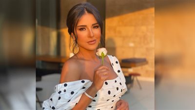 بعد ظهورها بالأسود.. ماغي بو غصن تفتح باب التعليق لشرطة الموضة (تفاصيل)