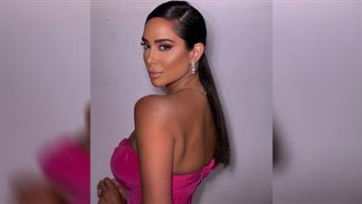 فوق الركبه.. بسنت شوقي بصيحة الأكمام المنفوخة في أحدث ظهور