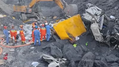 مقتل 10 أشخاص في انهيار جبل فوق منجم فحم| شاهد