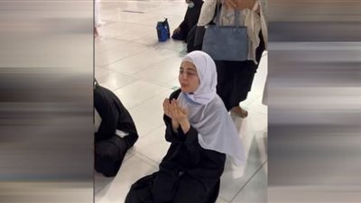 مايان السيد توثق أدائها مناسك العمرة (فيديو وصور)