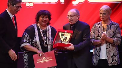 وزيرة الثقافة تكرّم 10 قامات مسرحية بالمهرجان القومي للمسرح