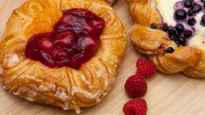 عشاق المعجنات.. طريقة تحضير دنش بالفواكة اللذيذة