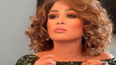 أسطورة الفن المصري.. إلهام شاهين تعتمد الدانتيل الشفاف في مهرجان وشوشة