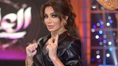 بسمة وهبة تخطف الأنظار بلوك كلاسيكي راقٍ