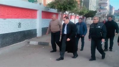 محافظ الشرقية يُفاجئ العاملين بمدرستي الشهيد عبده عبد الحى والقنايات الثانوية
