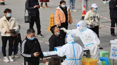 السلطات الصينية تفرض إغلاقًا على نحو 30 مليون شخص جرّاء تفشي كورونا