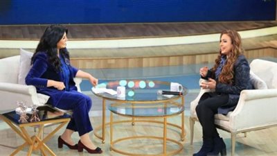 سيمون ضيفة برنامج