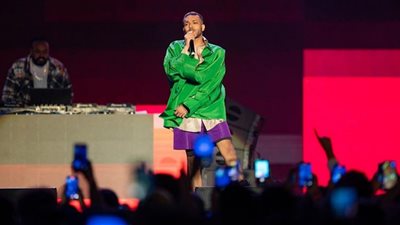 نجاح حفل ويجز بالسعودية يشعل مشاهدات 