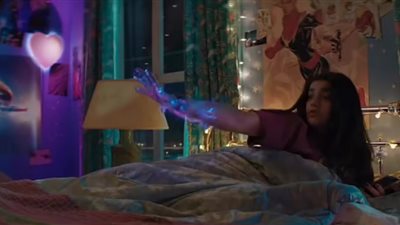 شاهد.. أول ممثلة مسلمة في دور بطلة خارقة بأحدث أفلام مارفل