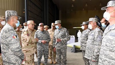 الفريق أسامة عسكر: القيادة العامة حريصة على تزويد القوات الجوية بأحدث المقاتلات والطائرات متعددة المهام