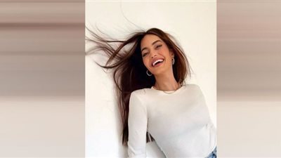 كارن وازن تستعرض جمالها بأحدث إطلالة من مجموعة ألكسندر مكوين 2022