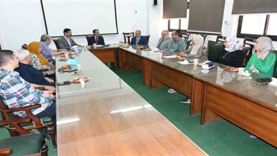 رئيس جامعة قناة السويس يشهد حفل تكريم الدكتور محمد عبد النعيم