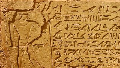 علماء عرب اكتشفوا اللغة الهيروغليفية قبل شامبليون بسنوات