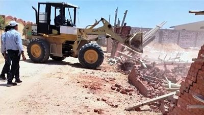 حملات لإزالة التعديات المخالفة وغلق الورش والمحال غير المرخصة بالشرقية