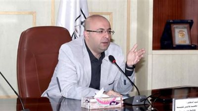 محافظ بني سويف يناقش مع مدير فرع هيئة الأبنية التعليمية الموقف التنفيذي لمشروعات قطاع التعليم