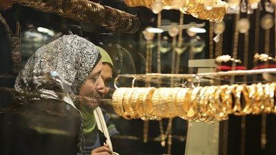 التموين تطالب التريث في شراء الذهب.. السعر وهمي | فيديو