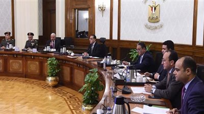 رئيس الوزراء يتابع الموقف التنفيذى لمشروعات السويس