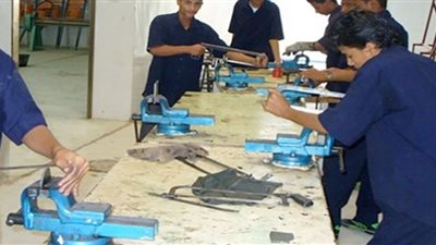 طلاب المدارس الفنية أمانة بأيدى رجال الأعمال.. فيديو