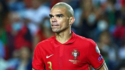 بيبي يضيف ثاني أهداف البرتغال في مرمى سويسرا