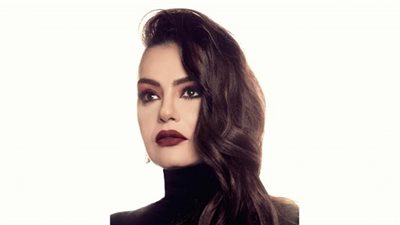 شريهان شابة عشرينية جريئة بفستان مكشوف في عيد ميلادها ال ٥٨ (شاهد)