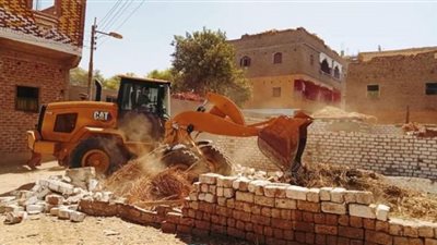 إزالة 8 حالات تعد على الأراضي الزراعية وأملاك الدولة بدشنا