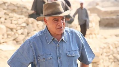 زاهي حواس يطالب باستعادة حجر رشيد.. مأخوذ عنوة (فيديو)