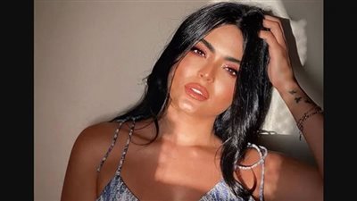 أسماء جلال تشعل إنستجرام ببدلة سوداء ومكياج ترابي