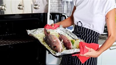 مخاطر استخدام ورق الألومنيوم في طبخ الطعام.. يسبب اضطراب الغدة الدرقية