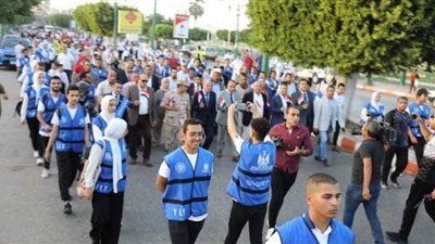 محافظ المنيا يقود مسيرة شبابية بمشاركة 500 شاب وفتاة