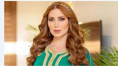 نسرين طافش تتجاهل توقعات انفصالها وتستعرض أنوثتها ببطن مكشوف | صور