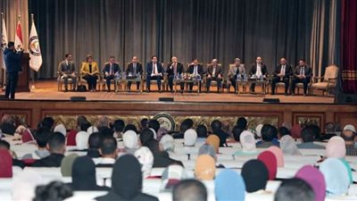 محافظ بني سويف تفتتح ندوة تنسيقية شباب الأحزاب والسياسيين لاستطلاع آراء المواطنين