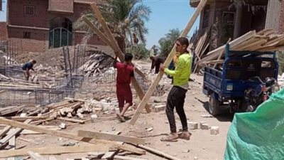 إزالة التعديات بالبناء المخالف ومصادرة مواد البناء بقرى الفيوم