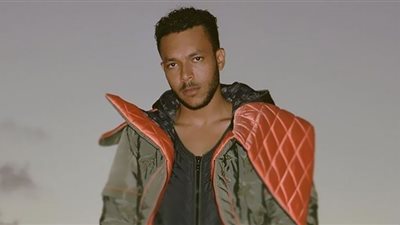 الجمهور يتجمهر أمام بوابات دخول حفل ويجز بـ مهرجان البحر الأحمر